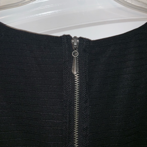 Flattering color block dress fit and flare - Picture 5 of 7